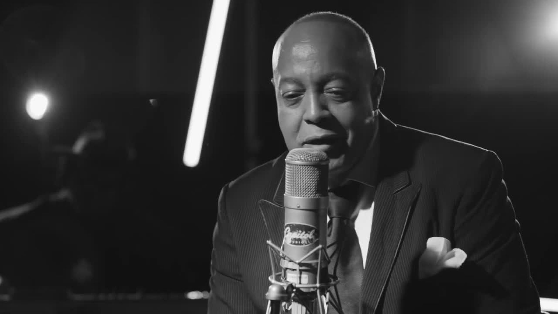 PEABO BRYSON: Feel The Fire /  I'm So Into You 
